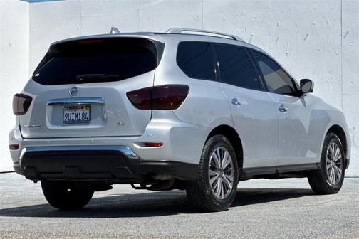 2019 Nissan Pathfinder SL