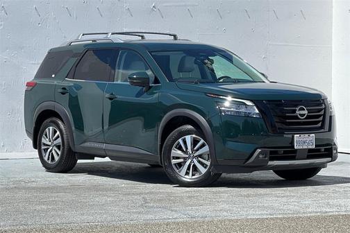 2022 Nissan Pathfinder SL