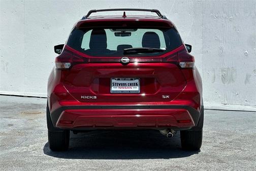 2022 Nissan Kicks SR