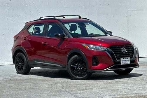 2022 Nissan Kicks SR