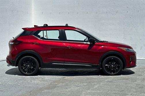 2022 Nissan Kicks SR