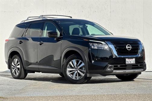 2024 Nissan Pathfinder SL