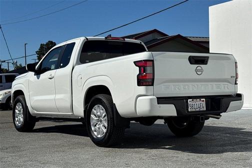 2024 Nissan Frontier SV