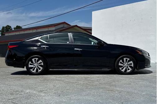 Black 2024 Nissan Altima 2.5 S