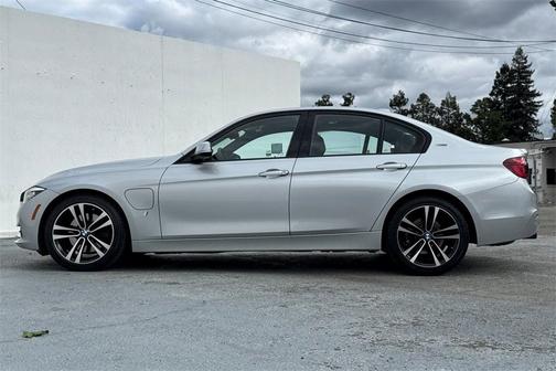 2018 BMW 330e iPerformance