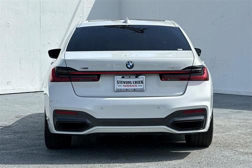 2021 BMW 750 i xDrive
