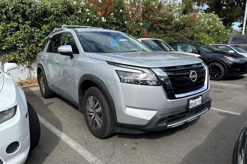 2024 Nissan Pathfinder SL