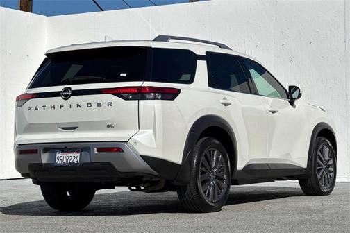 2024 Nissan Pathfinder SL