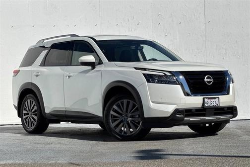 2024 Nissan Pathfinder SL