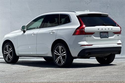 2018 Volvo XC60 Recharge Plug-In Hybrid T8 Momentum