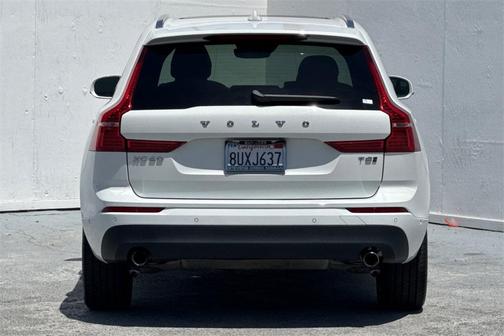 2018 Volvo XC60 Recharge Plug-In Hybrid T8 Momentum