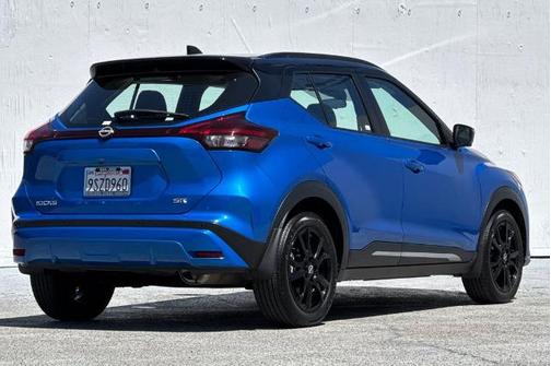 2tblublkroof 2024 Nissan Kicks SR