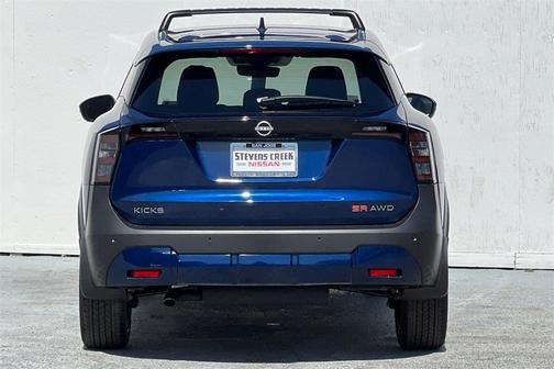 2025 Nissan Kicks SR