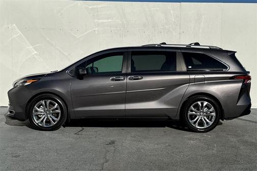 2023 Toyota Sienna Platinum 7 passenger