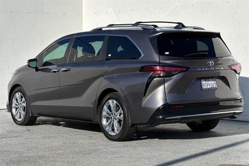 2023 Toyota Sienna Platinum 7 passenger