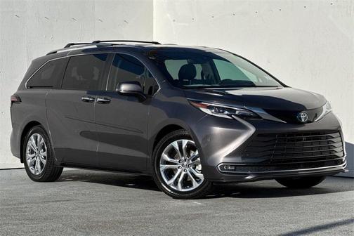 2023 Toyota Sienna Platinum 7 passenger