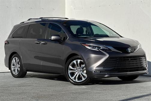 2023 Toyota Sienna Platinum 7 passenger