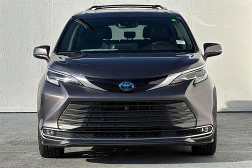 2023 Toyota Sienna Platinum 7 passenger