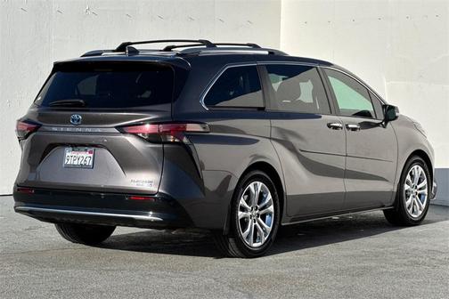 2023 Toyota Sienna Platinum 7 passenger
