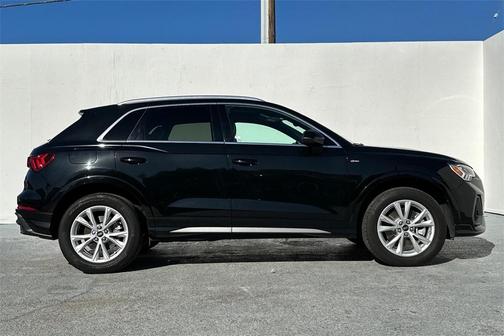 2022 Audi Q3 45 S line Premium