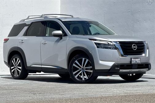 2023 Nissan Pathfinder Platinum