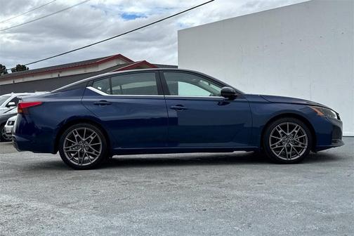 2023 Nissan Altima 2.0 SR