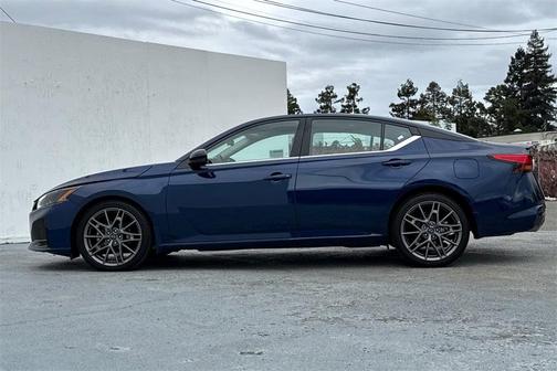 2023 Nissan Altima 2.0 SR