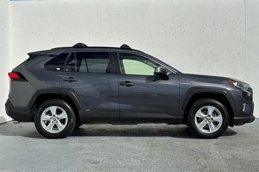 2020 Toyota RAV4 Hybrid XLE