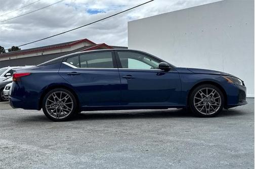 2023 Nissan Altima 2.0 SR