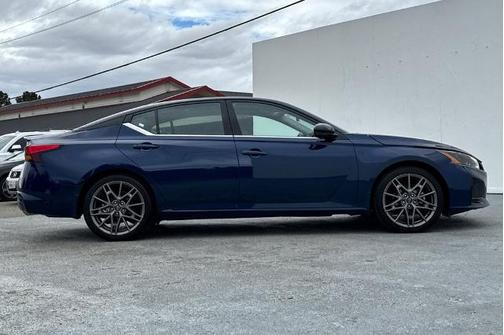 2023 Nissan Altima 2.0 SR