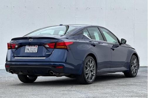 2023 Nissan Altima 2.0 SR