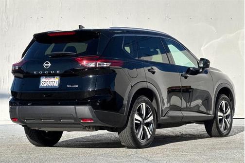 2025 Nissan Rogue SL