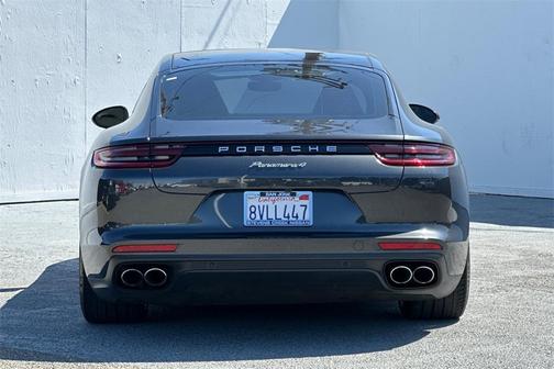 2018 Porsche Panamera E-Hybrid 4