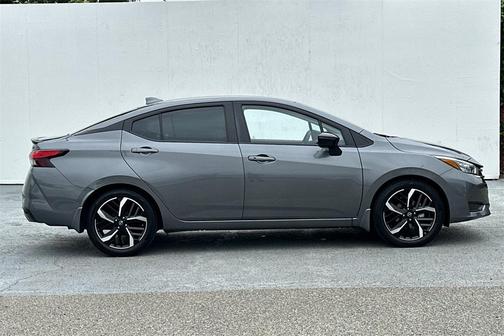 2023 Nissan Versa 1.6 SR