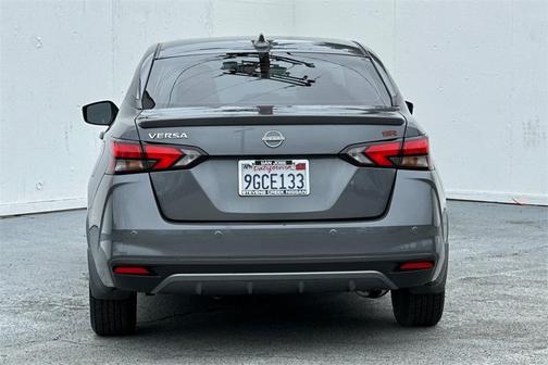 2023 Nissan Versa 1.6 SR
