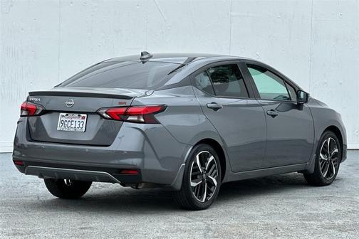 2023 Nissan Versa 1.6 SR