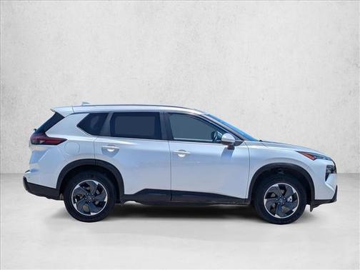 Everest White Pearl 2025 Nissan Rogue SV
