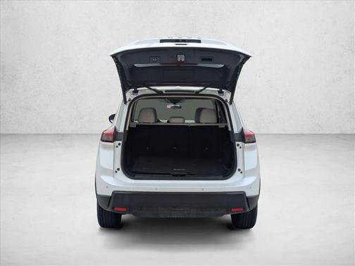 Everest White Pearl 2025 Nissan Rogue SV