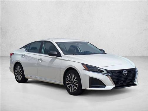 Glacier White 2025 Nissan Altima SV FWD