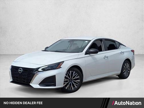 Glacier White 2025 Nissan Altima SV FWD