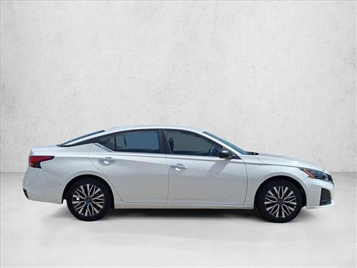 Glacier White 2025 Nissan Altima SV FWD