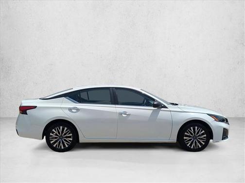 Glacier White 2025 Nissan Altima SV FWD