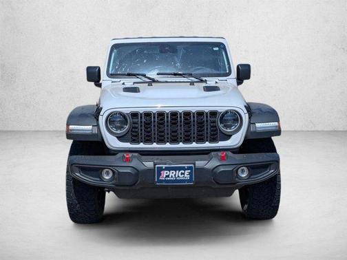 Bright White Clearcoat 2025 Jeep Wrangler Rubicon