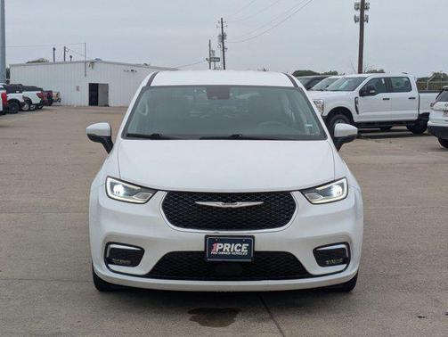 Bright White Clearcoat 2023 Chrysler Pacifica Touring L