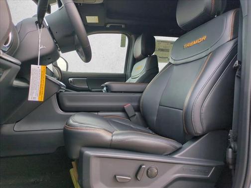 Glacier Gray Metallic Tri-Coat 2026 Ford Expedition Tremor