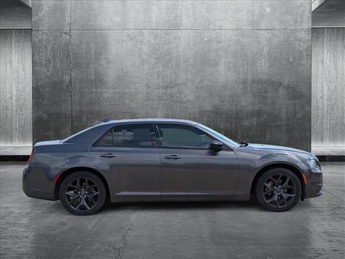 2022 Chrysler 300 Touring