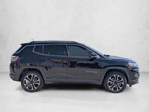 Diamond Black Crystal Pearlcoat 2022 Jeep Compass Limited