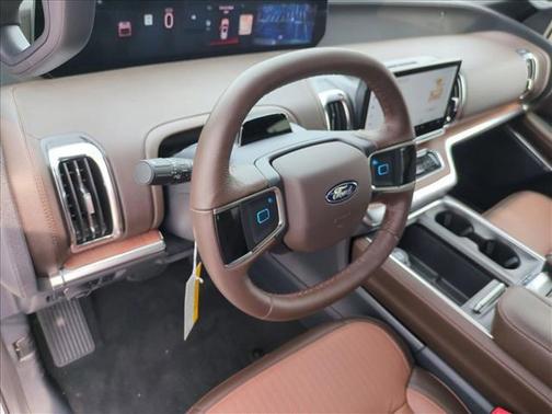 Star White Metallic Tri-Coat 2026 Ford Expedition King Ranch