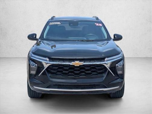 Mosaic Black Metallic 2025 Chevrolet Trax LT