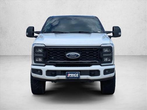 Oxford White 2023 Ford F-250 Lariat